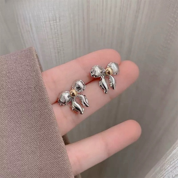 🎀 Bundle earrings, $10 for each, buy 2 get 1 more pairs for free - Picture 1 of 3